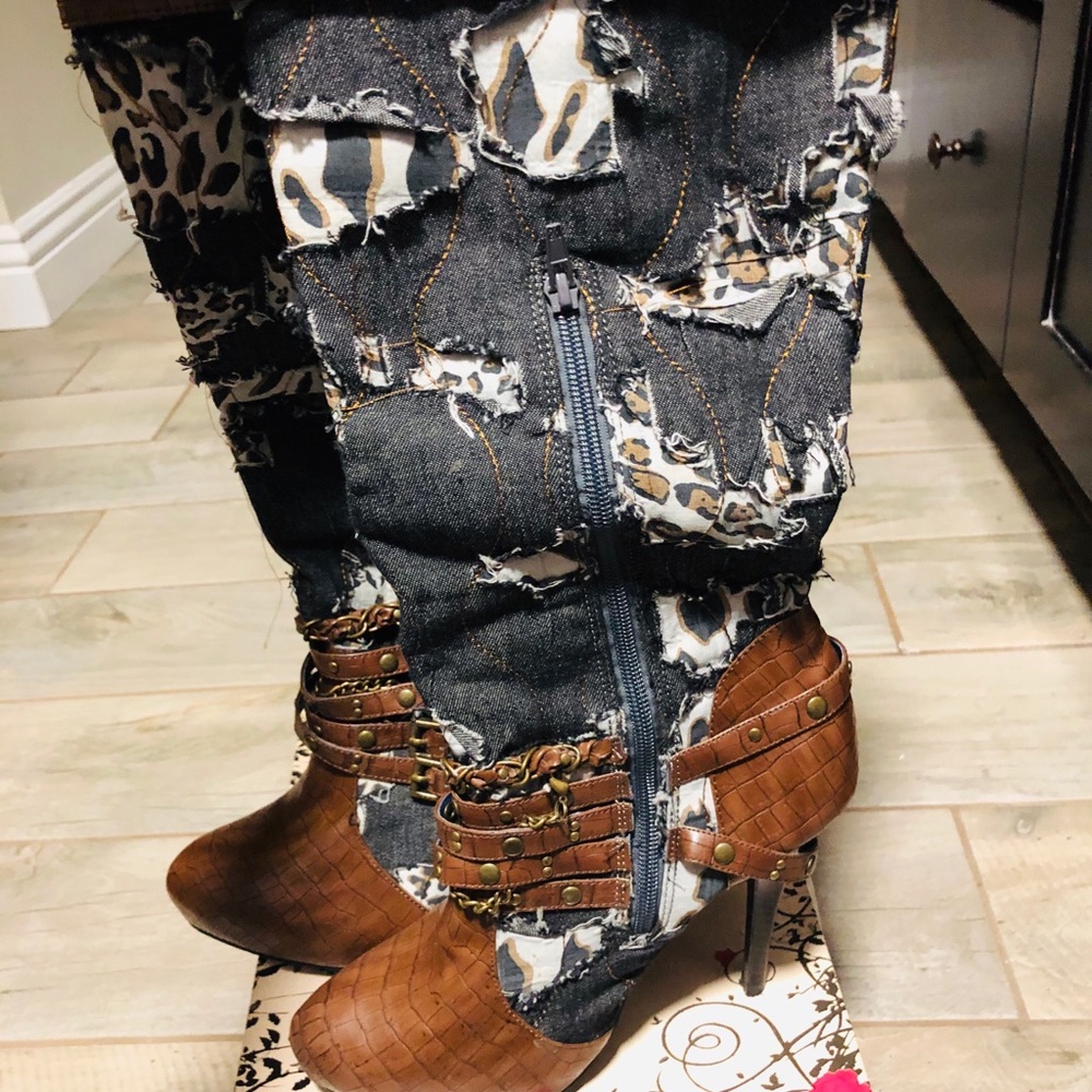 Boots - Picture 2 of 4